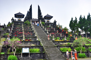 Romantic Bali Retreat – Private Villas & Sunset Views