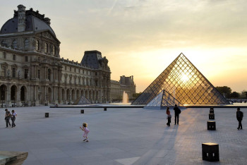 Paris Honeymoon Escape – Romance & Timeless Beauty