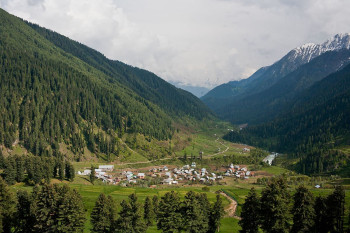 CHARISMATIC KASHMIR